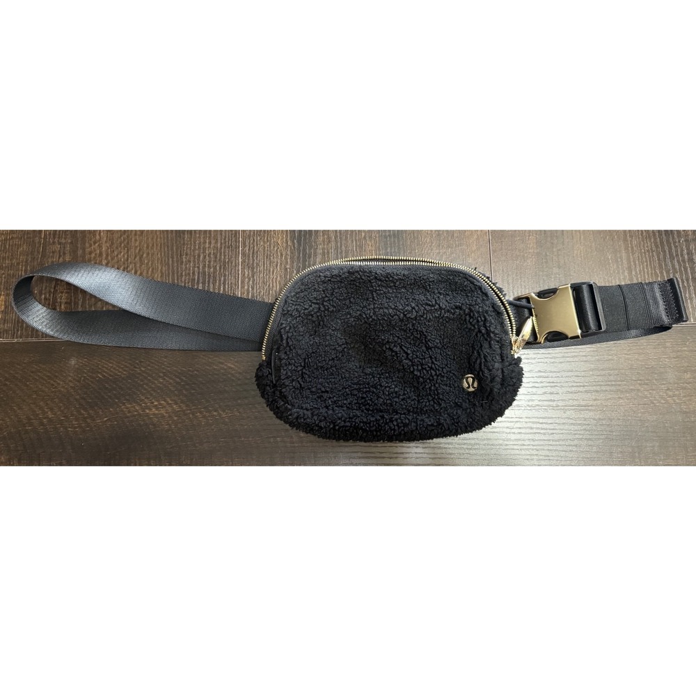 Lululemon Everywhere Belt Bag Fleece Black Gold Hardware 1L Waist Pack Fuzzy